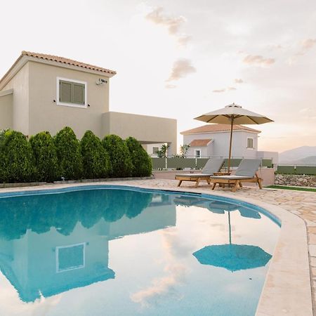 Vasilopoulos Residences - Villa Emelia With Shared Pool อาร์กอสโตลี ภายนอก รูปภาพ