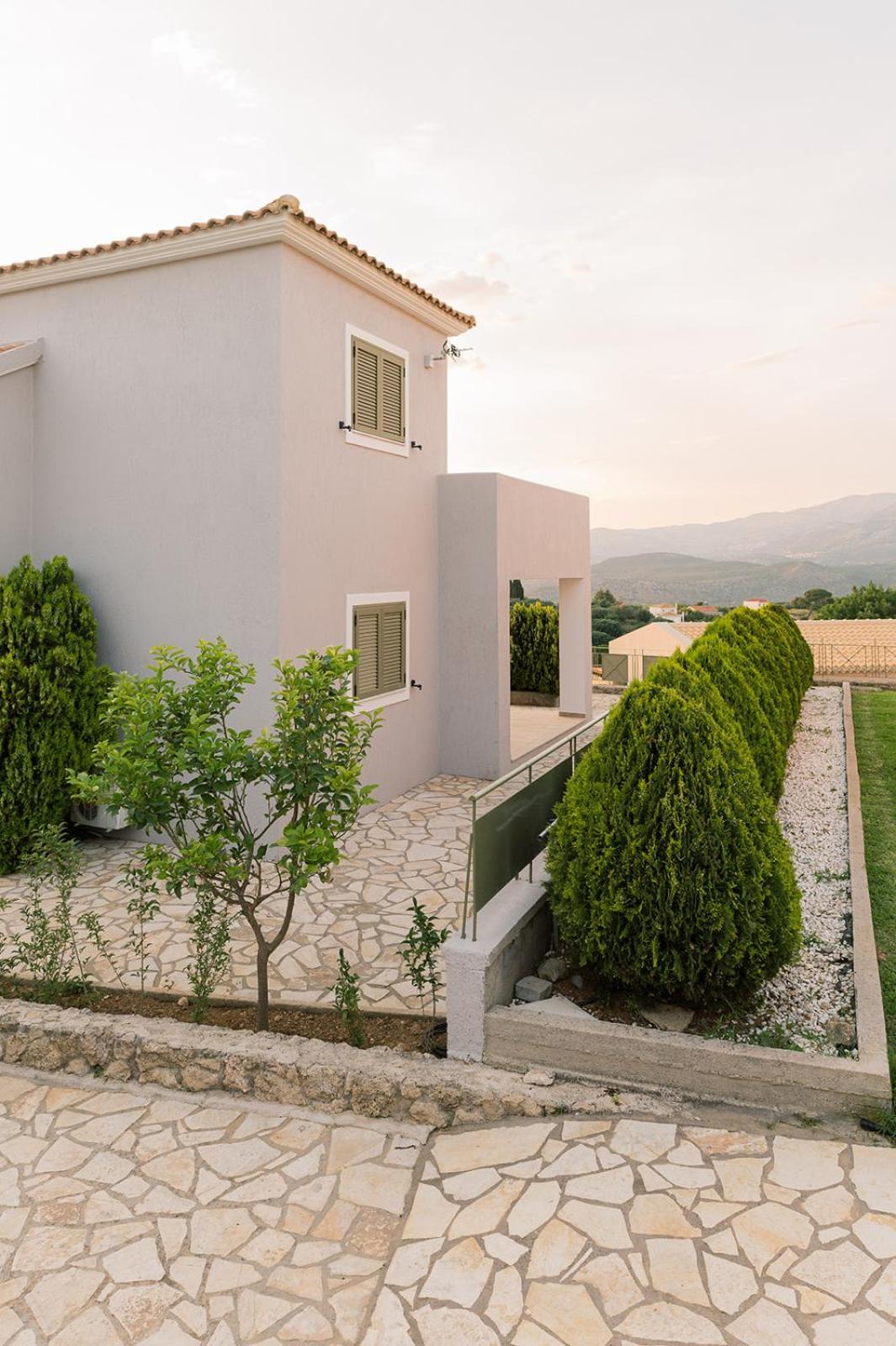 Vasilopoulos Residences - Villa Emelia With Shared Pool อาร์กอสโตลี ภายนอก รูปภาพ