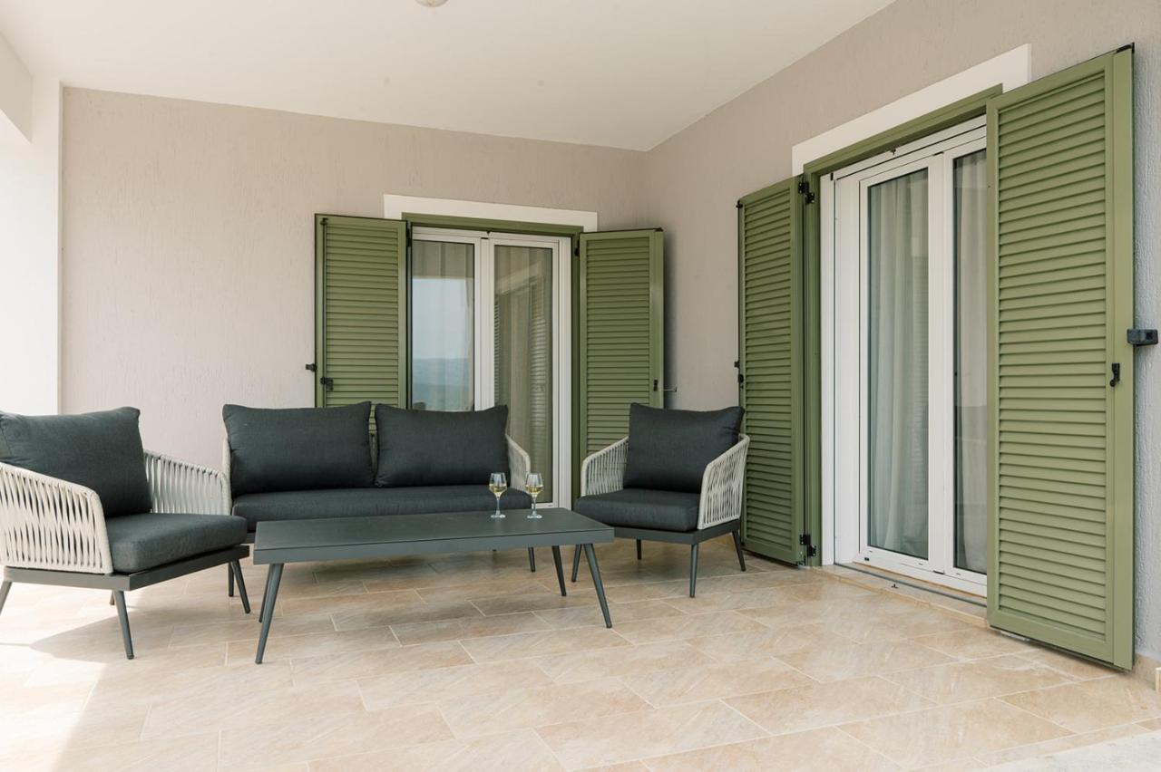 Vasilopoulos Residences - Villa Emelia With Shared Pool อาร์กอสโตลี ภายนอก รูปภาพ